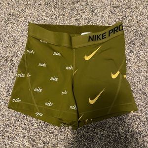 Women’s Nike spandex(never worn)